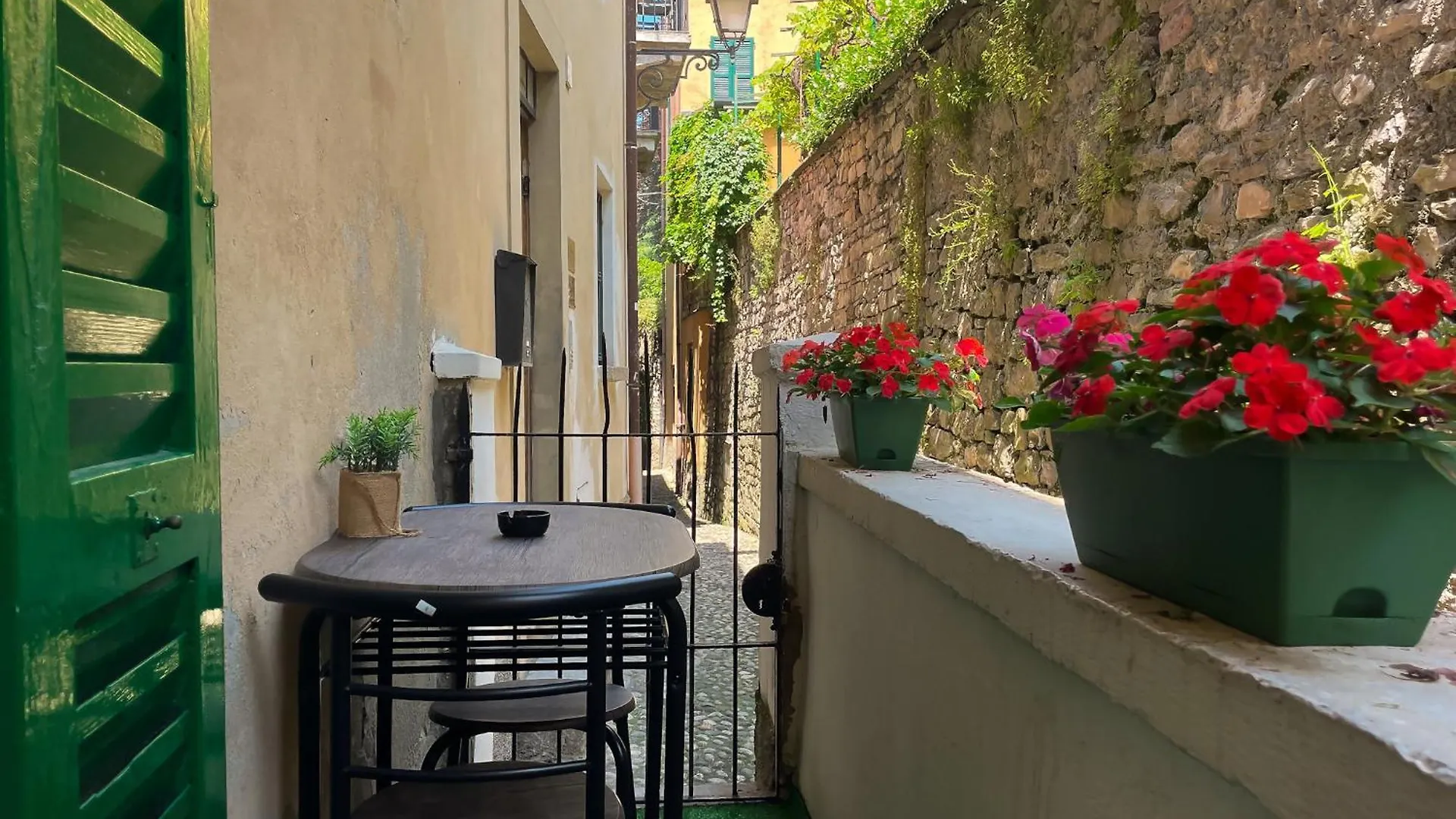 Roncati 7 Center Town Studio Apartments Bellagio