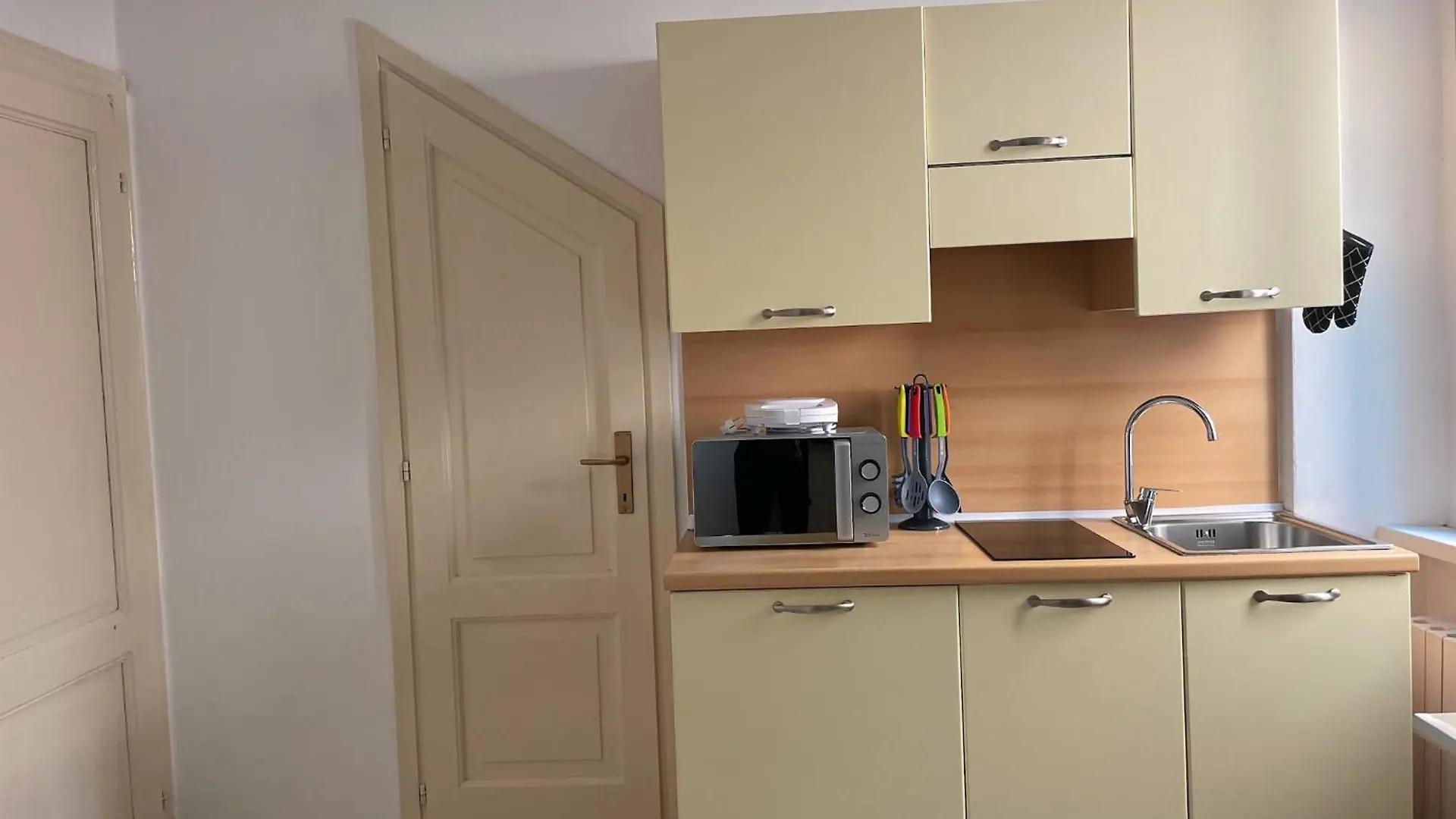 Roncati 7 Center Town Studio Apartments Bellagio