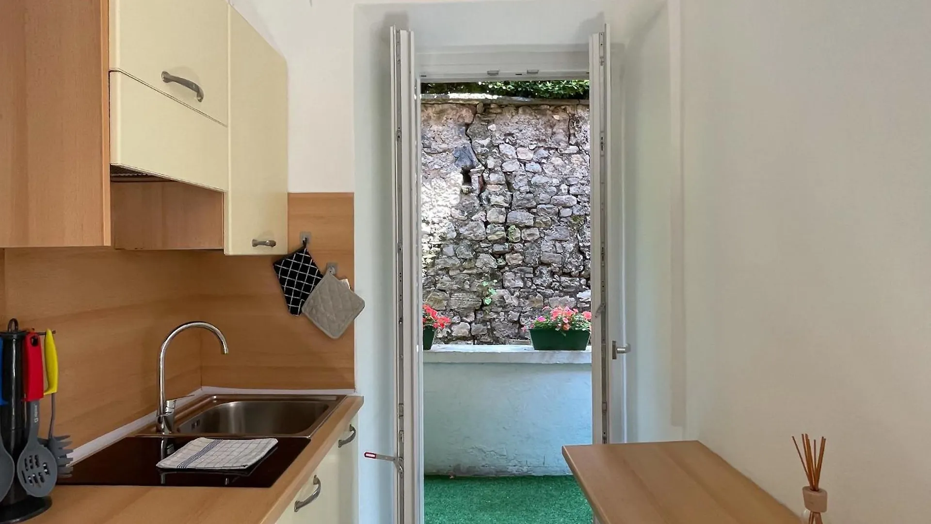 Roncati 7 Center Town Studio Apartments Bellagio